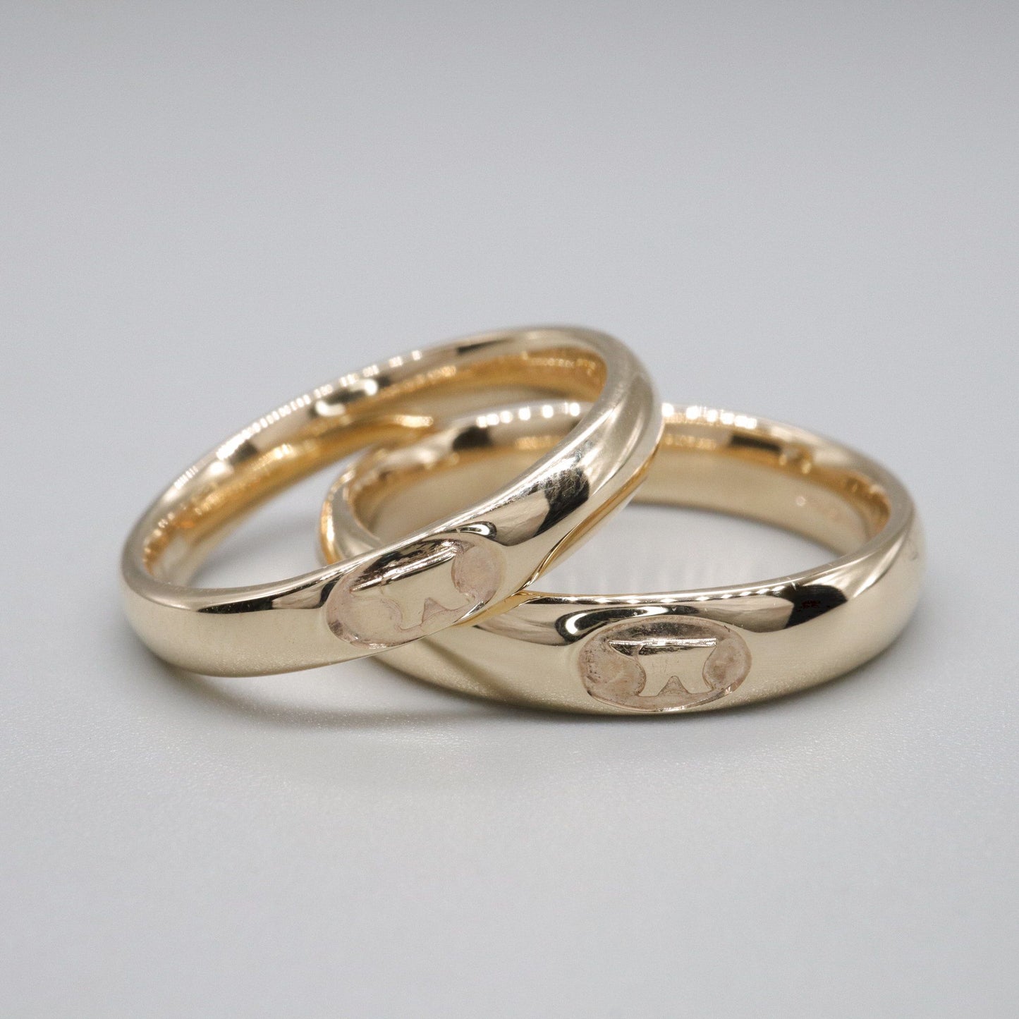 Anvil 3 & 4mm gold matching ring set. - Gretna Green Wedding Rings