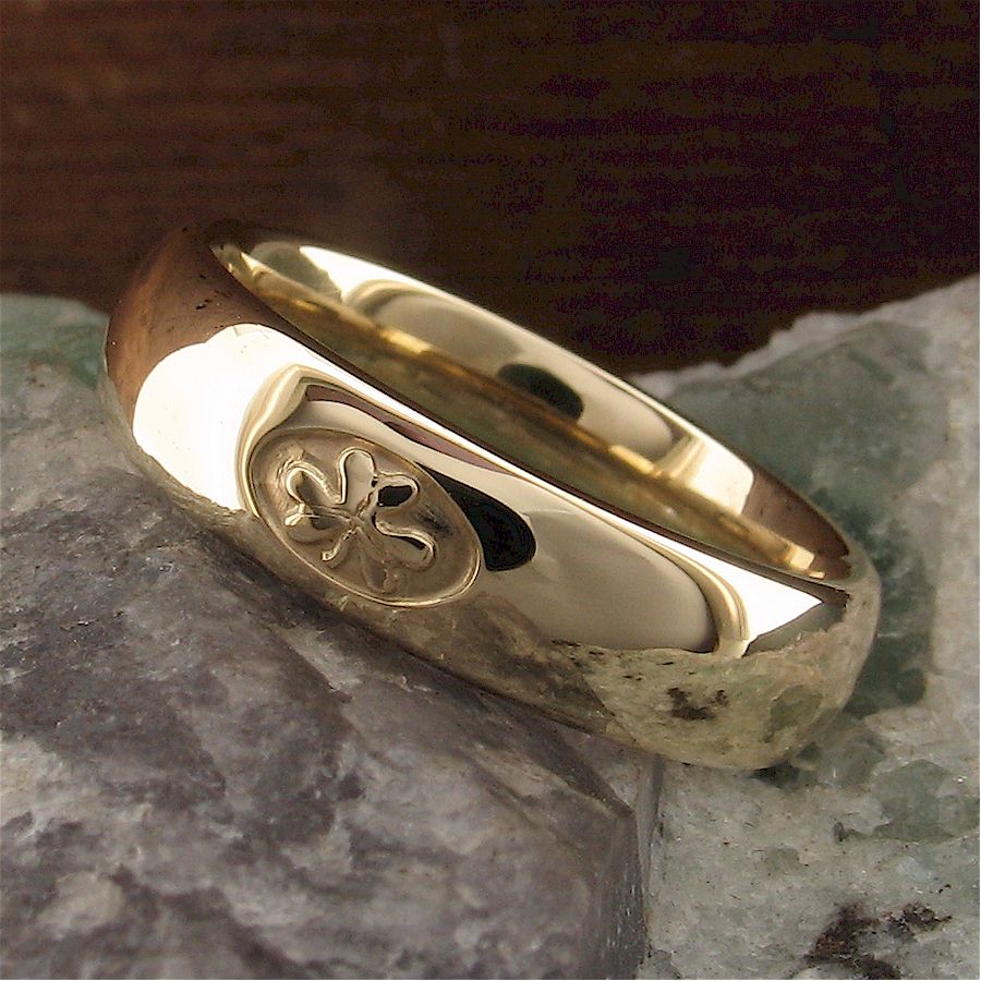 Irish Shamrock yellow gold wedding ring - Gretna Green Wedding Rings