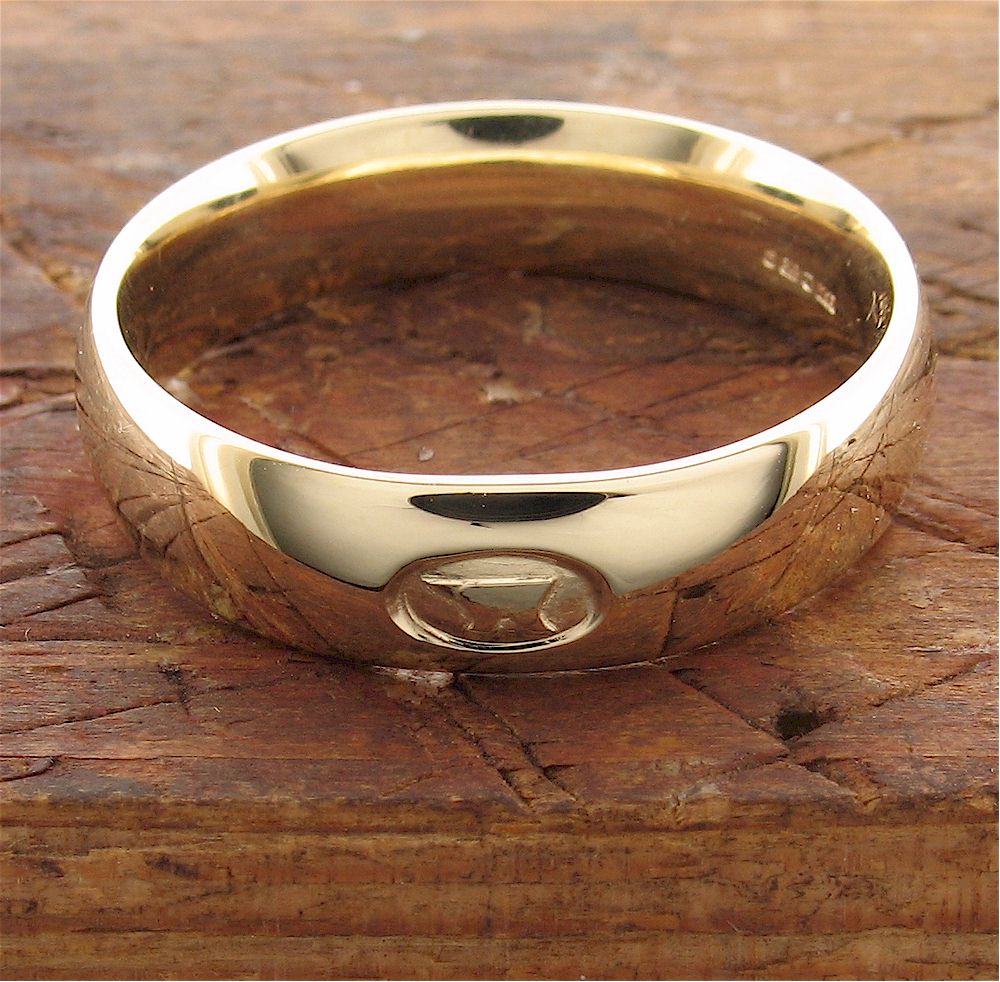 Wedding ring 5mm to 6mm Gretna Green Anvil yellow gold medium court - Gretna Green Wedding Rings