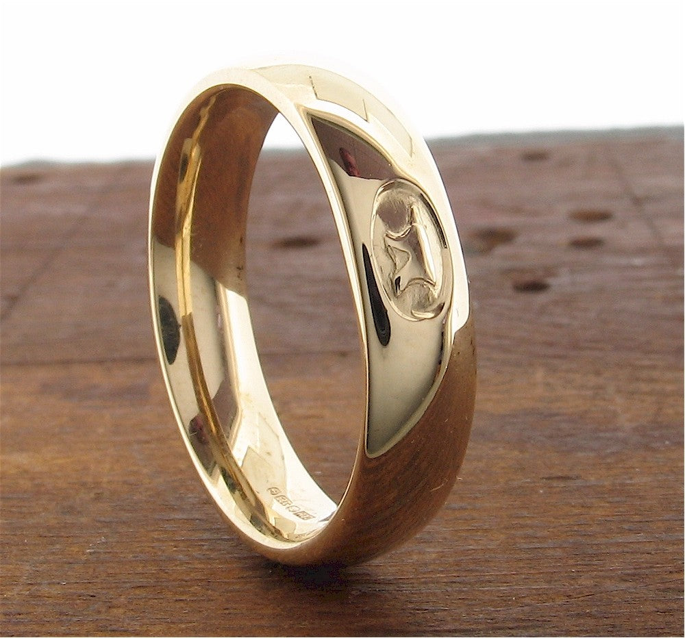 Wedding ring 5mm to 6mm Gretna Green Anvil yellow gold medium court - Gretna Green Wedding Rings