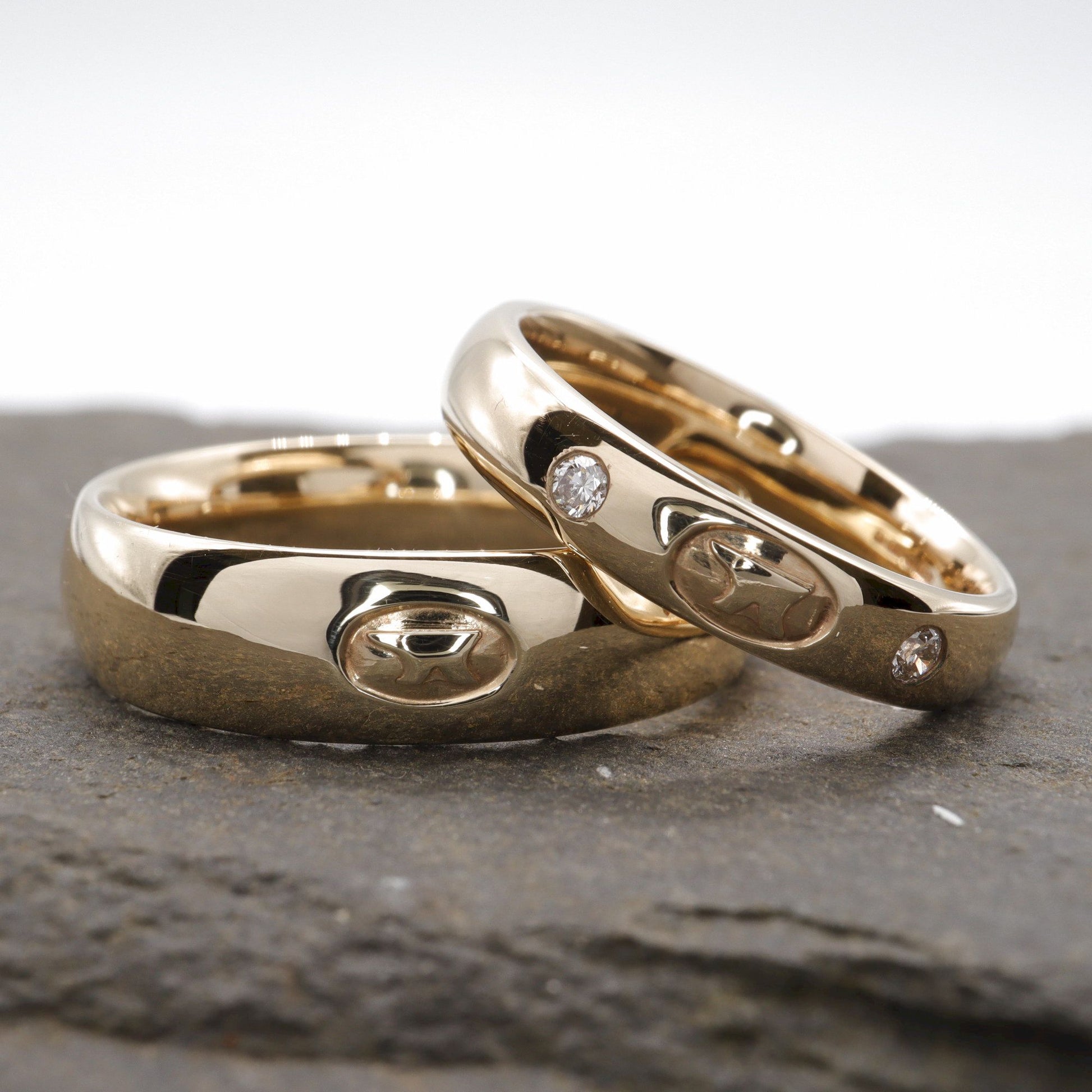 Gretna Green Anvil matching 18ct gold ring set, 4mm diamond and 6mm classic - Gretna Green Wedding Rings