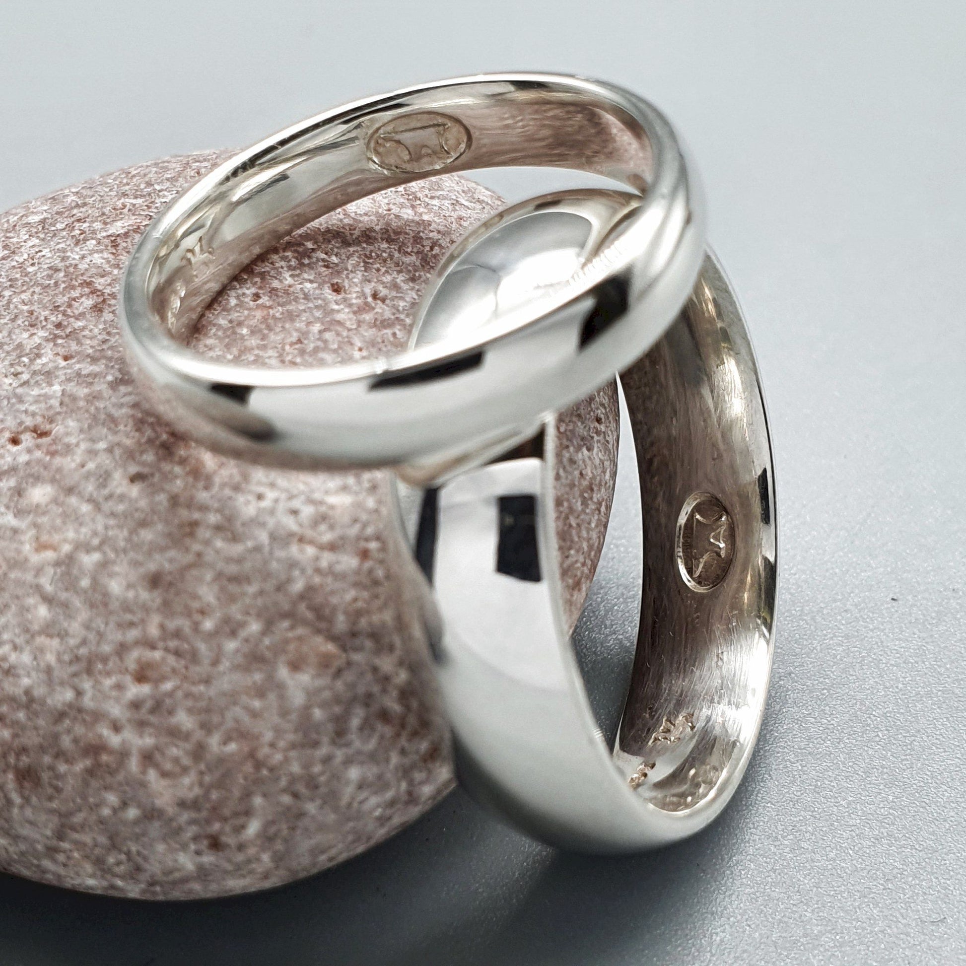 Matching white gold Secret Gretna Green ring set, 4mm and 6mm - Gretna Green Wedding Rings