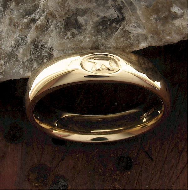 Wedding ring 5mm to 6mm Gretna Green Anvil yellow gold medium court - Gretna Green Wedding Rings