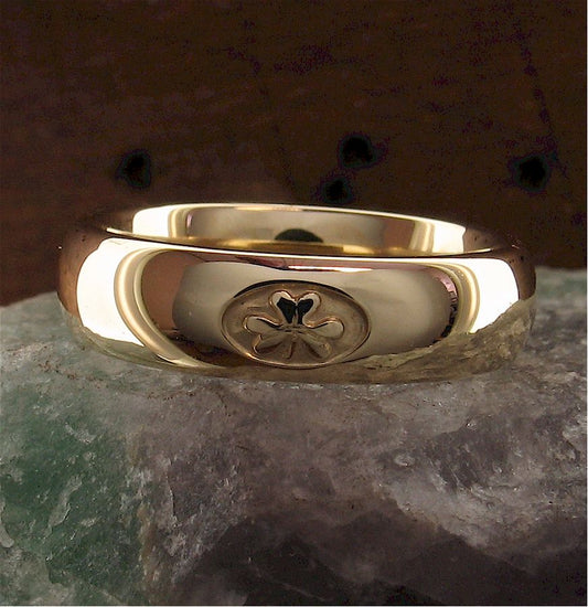 Irish Shamrock yellow gold wedding ring - Gretna Green Wedding Rings
