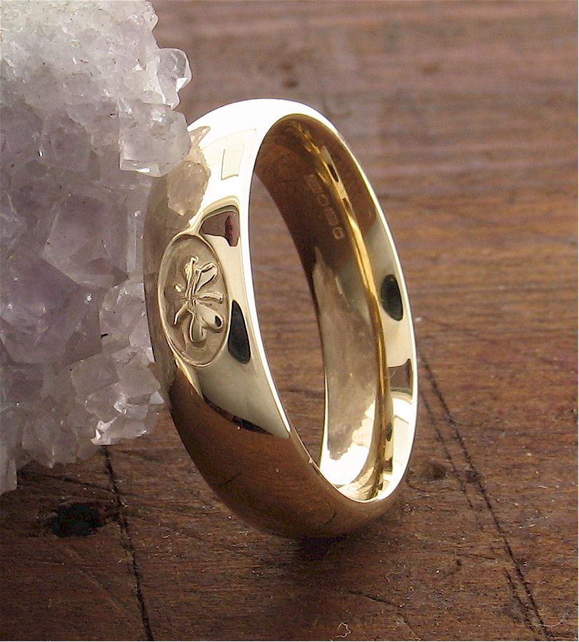 Irish Shamrock yellow gold wedding ring - Gretna Green Wedding Rings