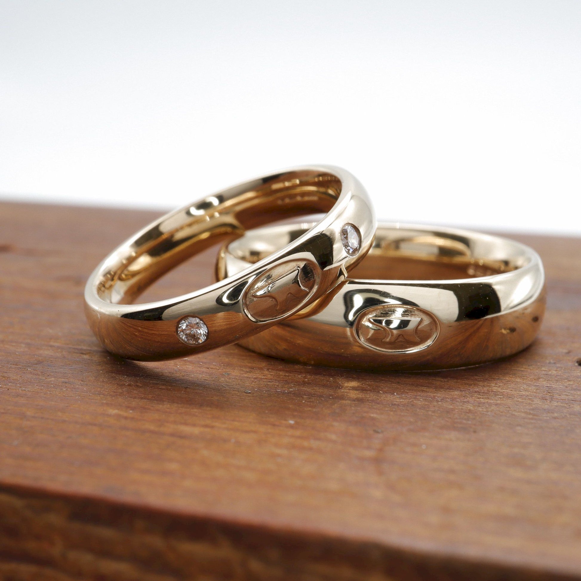 Gretna Green Anvil matching 18ct gold ring set, 4mm diamond and 6mm classic - Gretna Green Wedding Rings