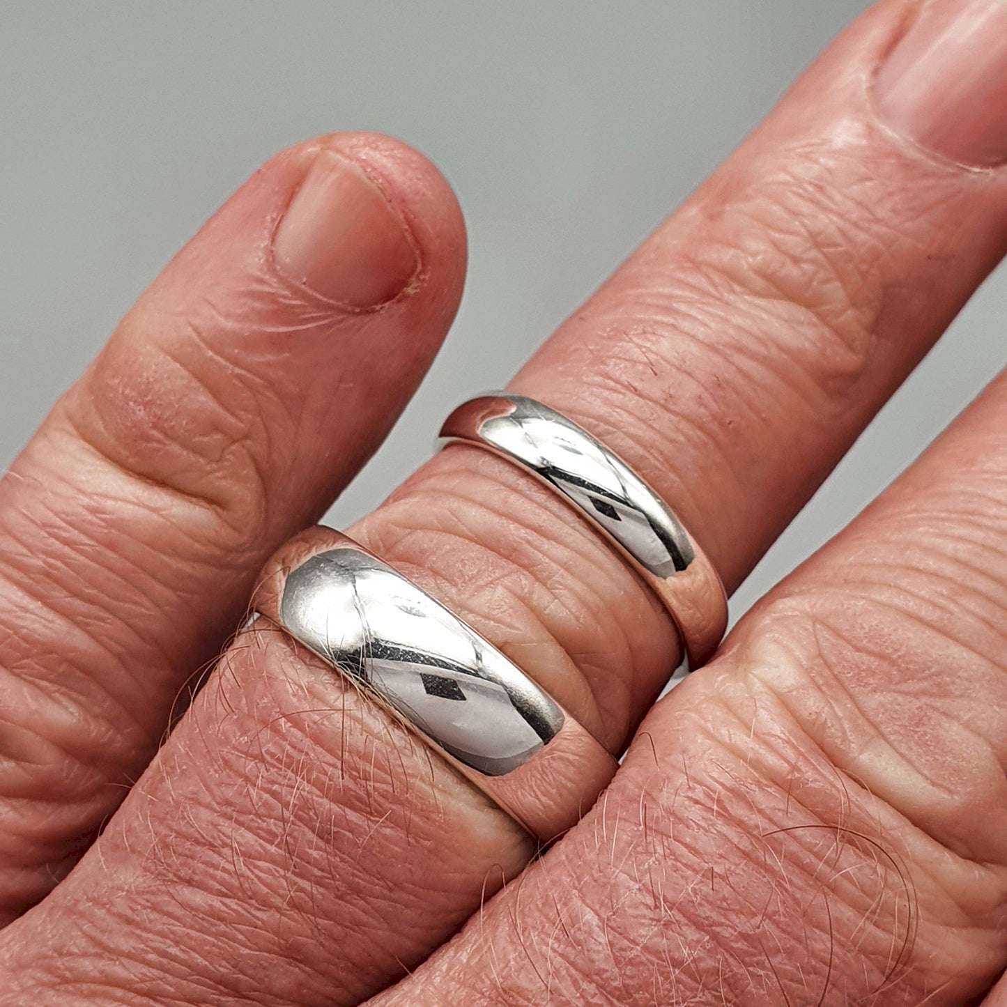 Matching white gold Secret Gretna Green ring set, 4mm and 6mm - Gretna Green Wedding Rings